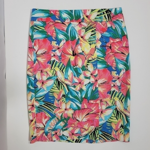 Loft Denim Pencil Skirt with a Floral Print in a Women's Size 0 - Picture 3 of 10